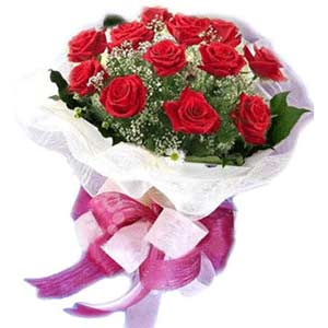 Kastamonu çiçek satışı  11 adet kırmızı güllerden buket modeli