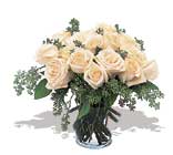 11 adet beyaz gül vazoda  Kastamonu İnternetten çiçek siparişi 